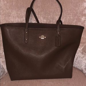 Extra Large Coach shoulder tote